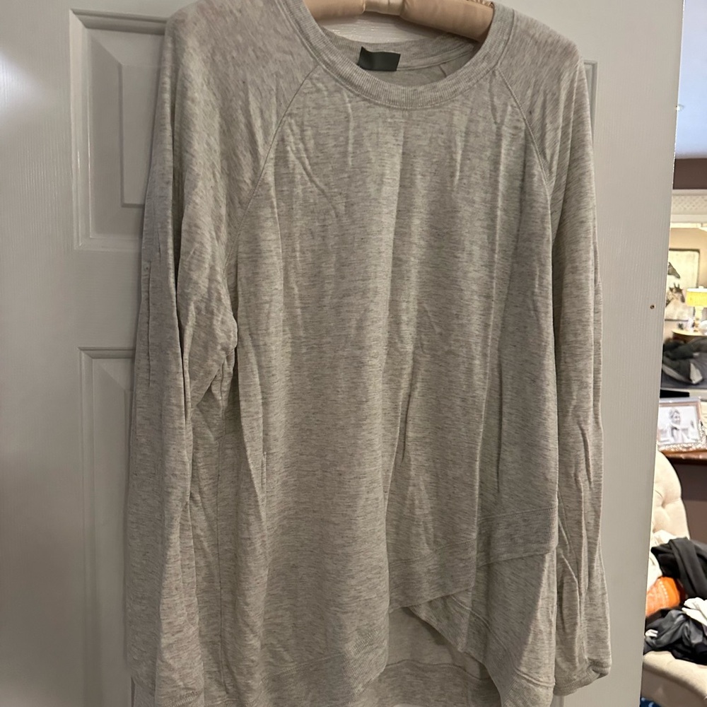 Athleta super soft sweat shirt with scallop detail at the bottom.